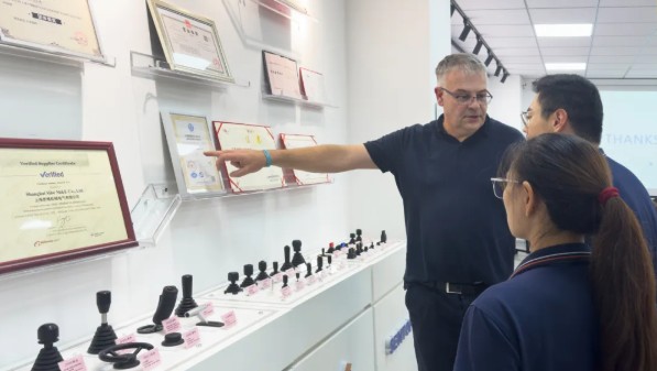 布局全球网络，建立深度合作。(图6)